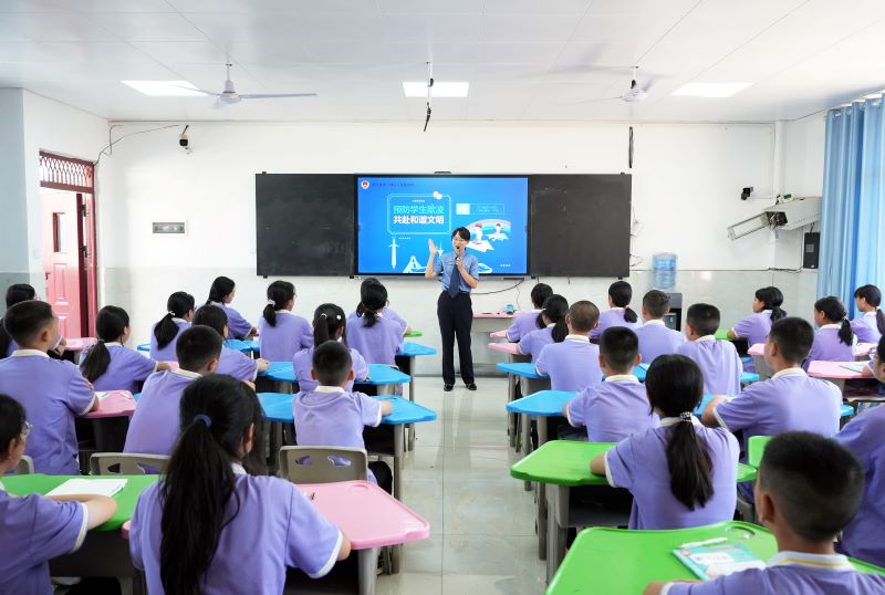 开学第一课 | 联合普法进校园 共同守护“少年的你”