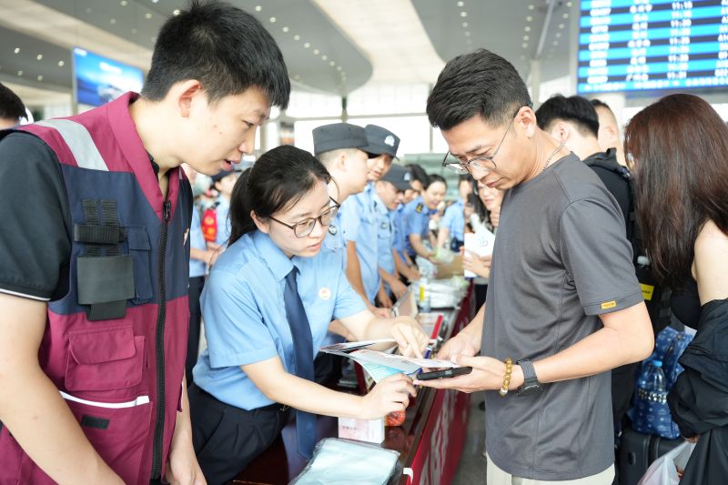 筑牢铁路禁毒屏障 守护群众出行平安